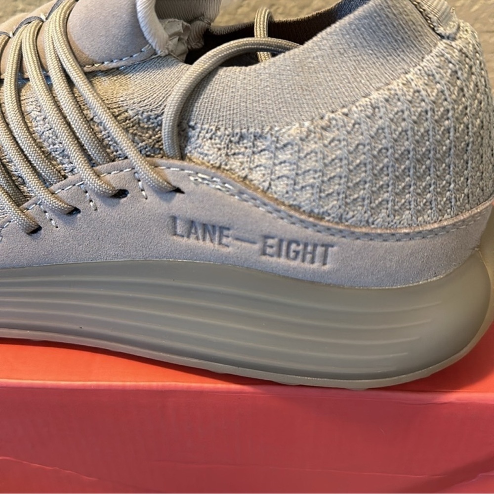 New in box Lane-Eight Sneakers. Womens 8.5/mens size 7. 1017. - Picture 4 of 6
